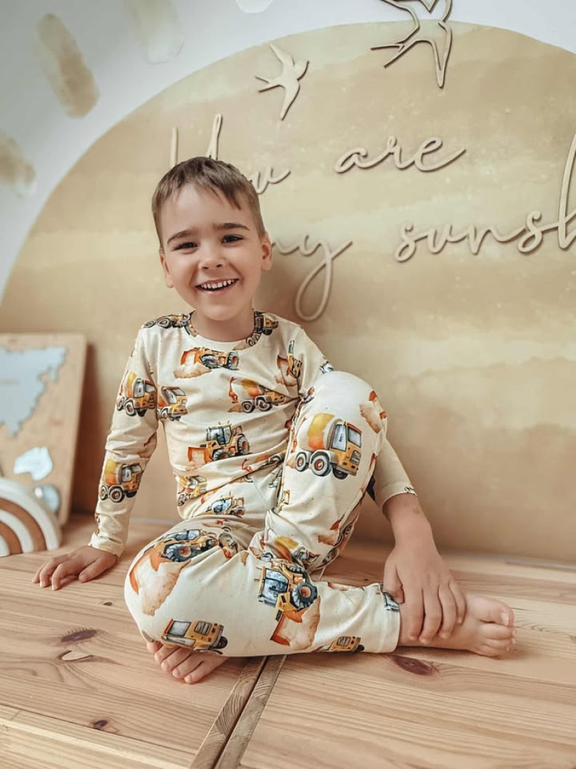 Piżama koparki Byobaby – Wygodna piżamka dziecięca z bawełny