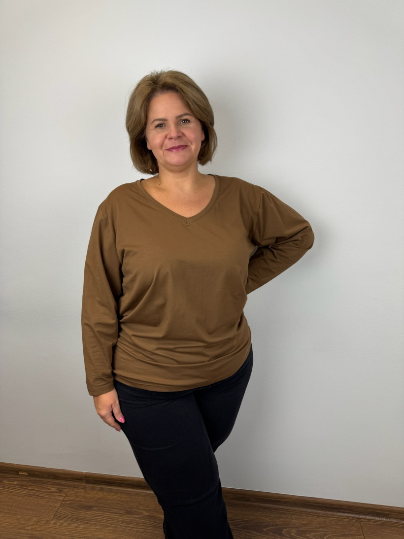 Bluzka bawełniana w serek, jednokolorowa - zentex - 6878 - czekoladowy