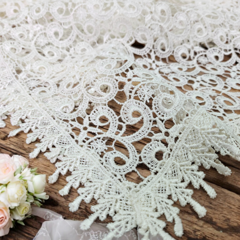 Bieżnik kremowa gipiura 85x85cm SG8046