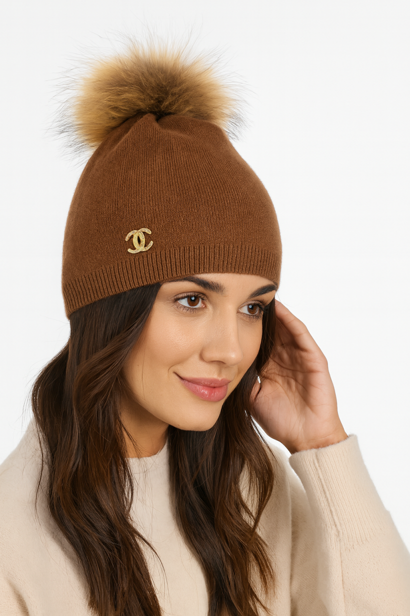 Czapka brązowa pompon 1670