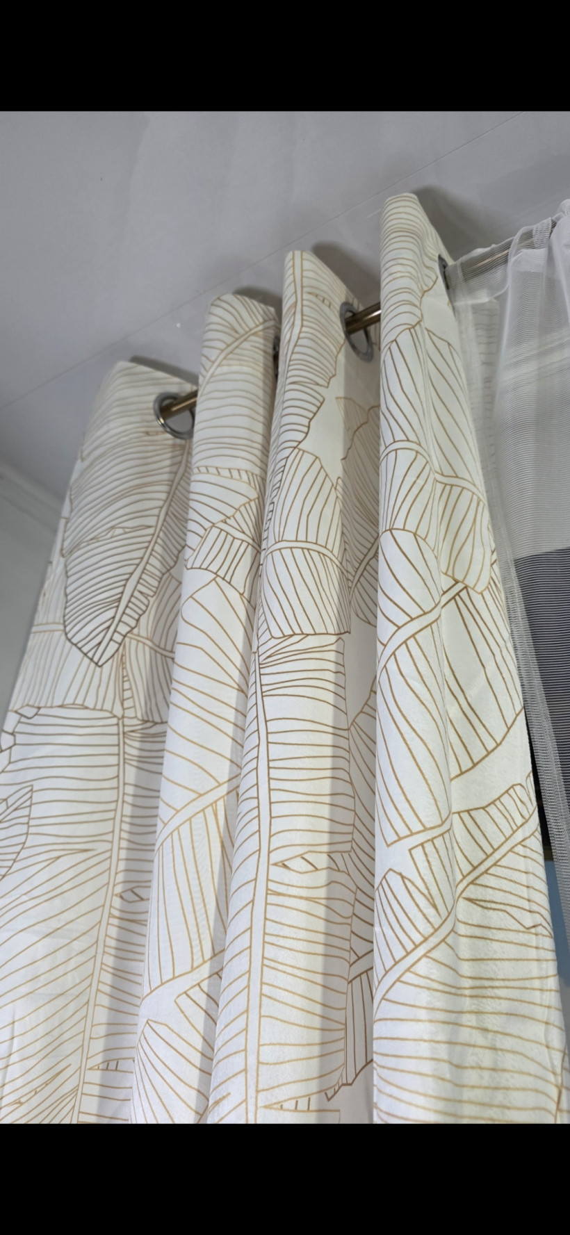 Zasłona welur 140x250cm biała w beżowe liście 