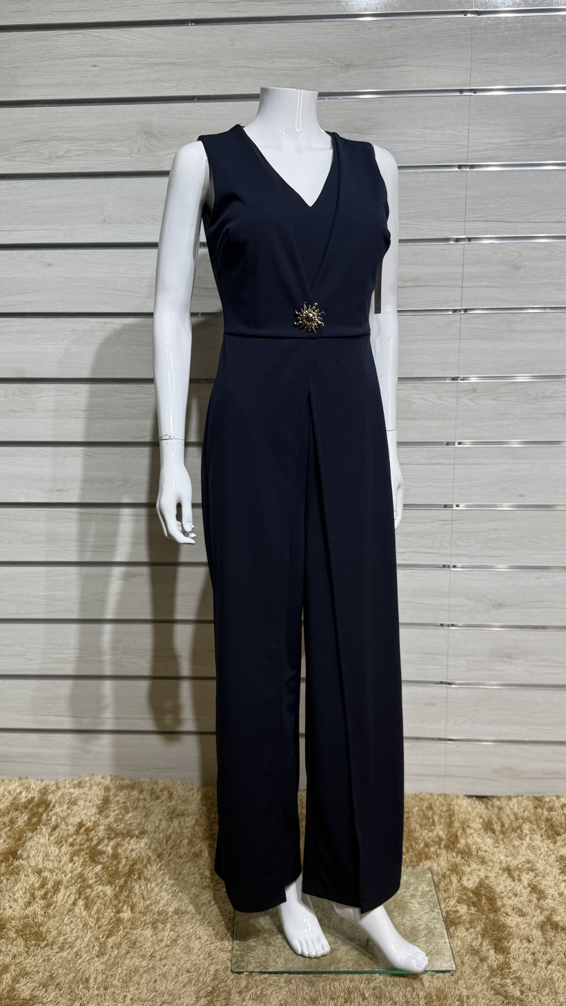 MACACÃO SEM MANGA ALFINETE BUSTO