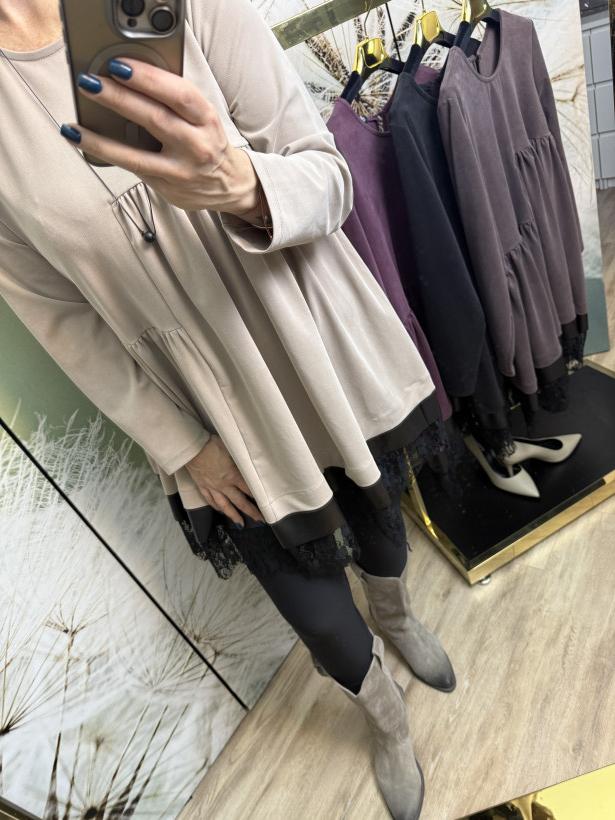 Sukienka z asymetrią Minouu