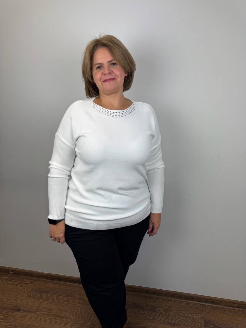 Sweter jednokolorowy cyrkonie przy dekoldzie - les - ( l/xl, 2xl/3xl) - 7370 - biały