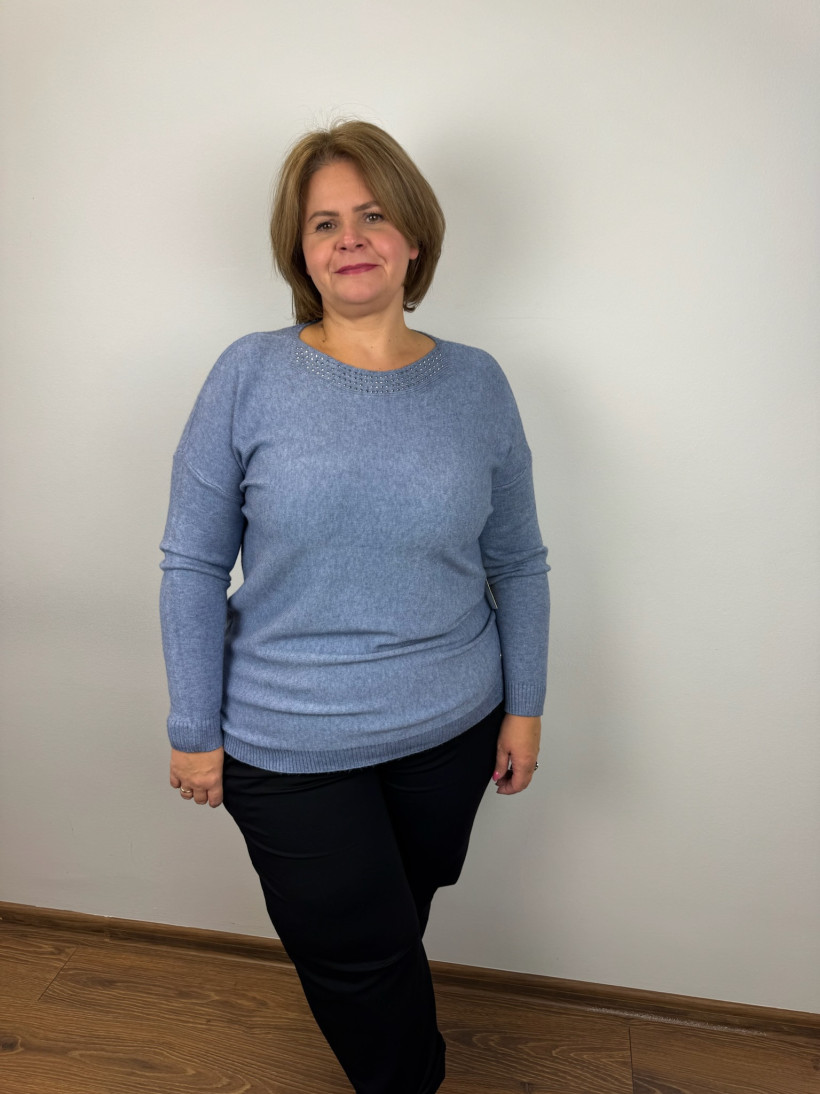 Sweter jednokolorowy cyrkonie przy dekoldzie - les - ( l/xl, 2xl/3xl) - 7370 - jeans