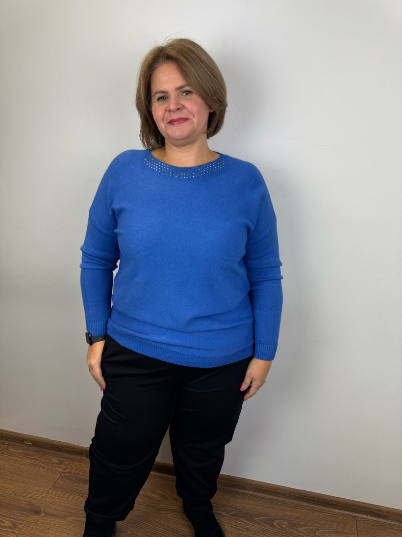Sweter jednokolorowy cyrkonie przy dekoldzie - les - ( l/xl, 2xl/3xl) - 7370 - niebieski