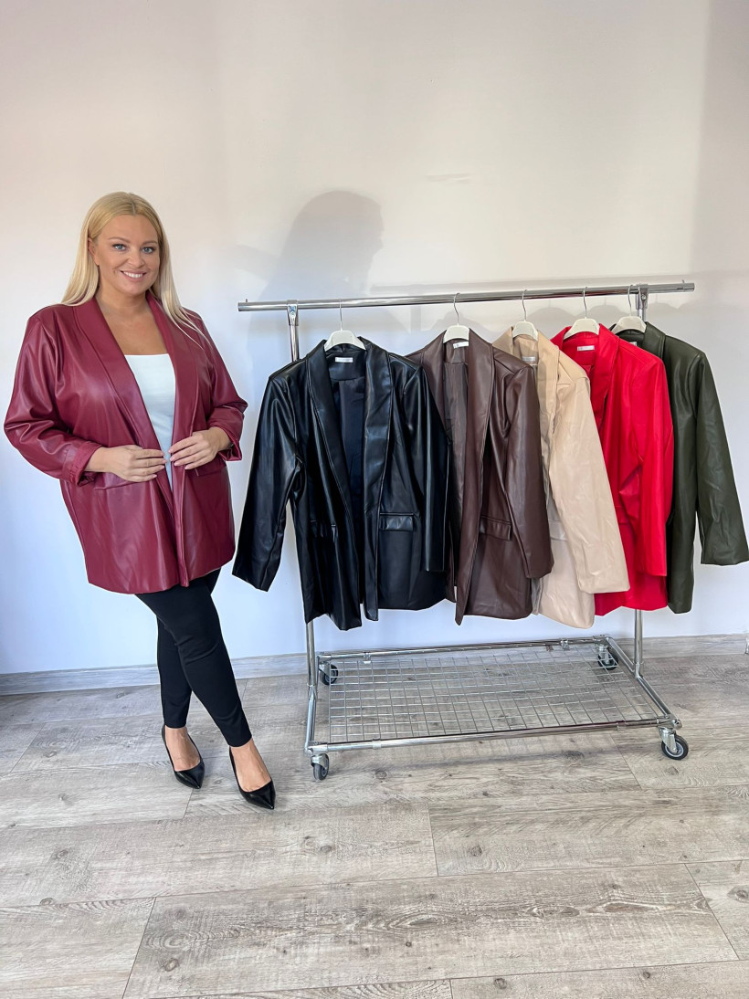 Żakiet z ekoskóry Plus Size – elegancja i styl w jednym