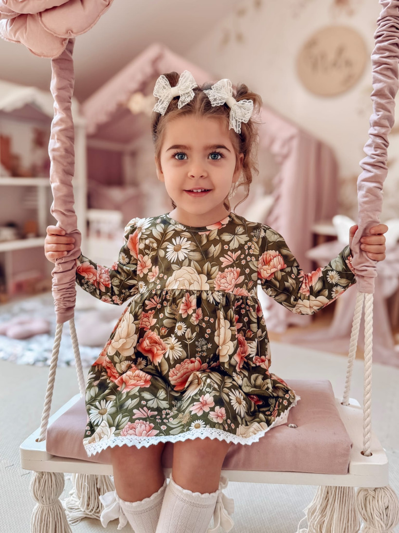 Sukienka Dziewczęca Byobaby w Kwiaty Wygoda i Styl na Co Dzień