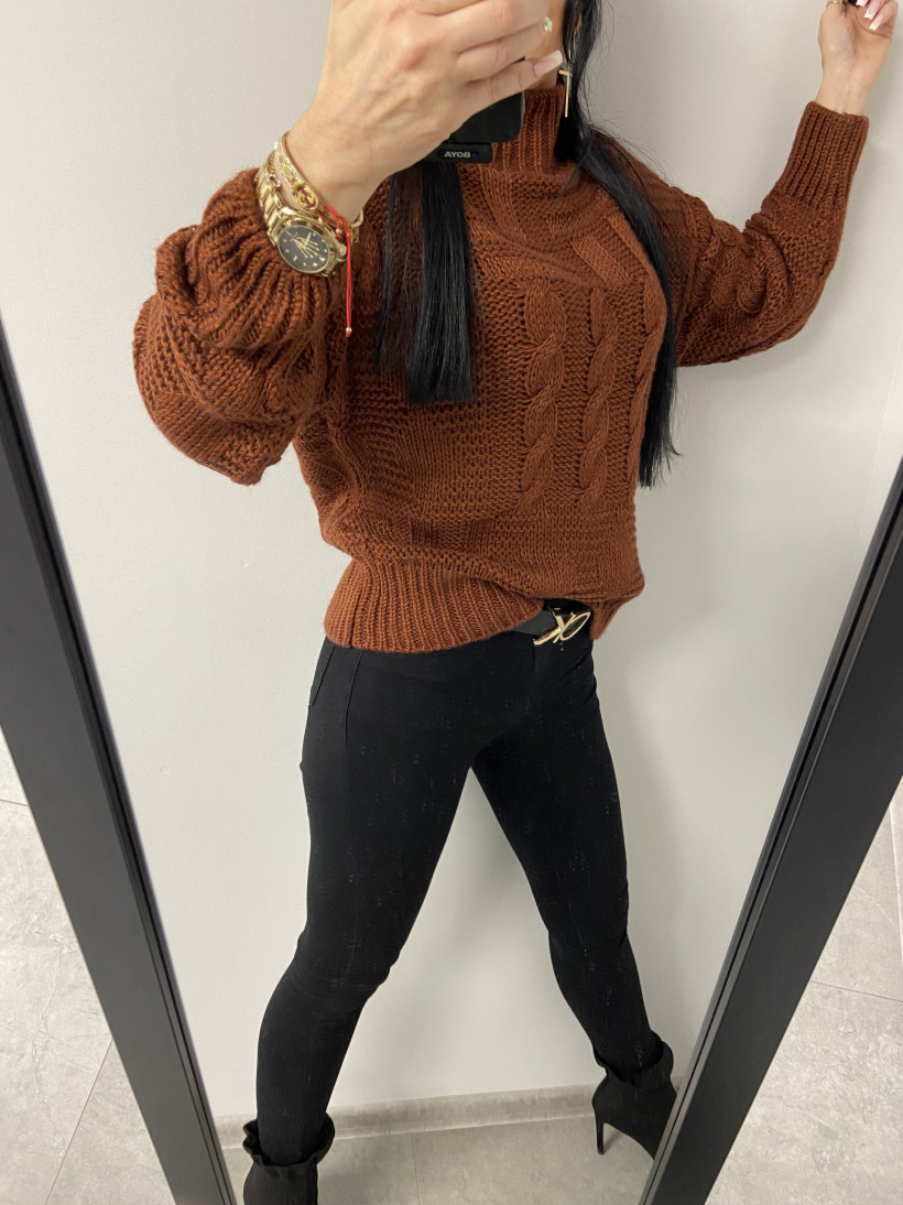 Sweter 1114 z golfem, warkoczowy splot