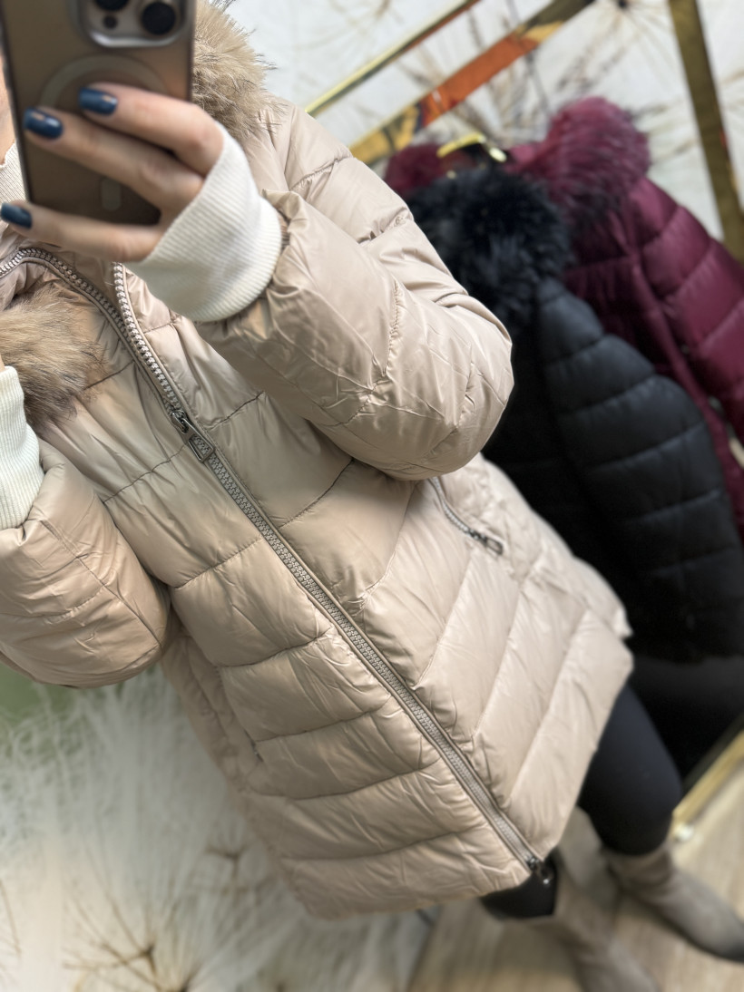 Kurtka - płaszczyk z kapturem z futerkiem Minouu