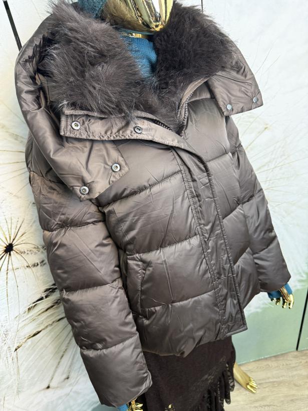 Kurtka z futerkiem, stójką i kapturem Minouu