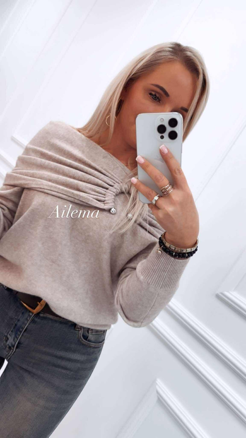 WYPRZEDAŻ Sweter T-6588 z kominem i ozdobą