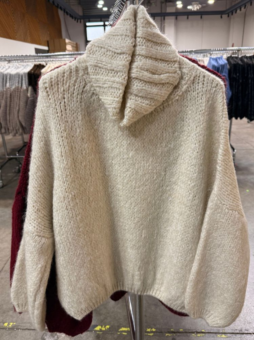 Sweter Włoski z Golfem Beżowy