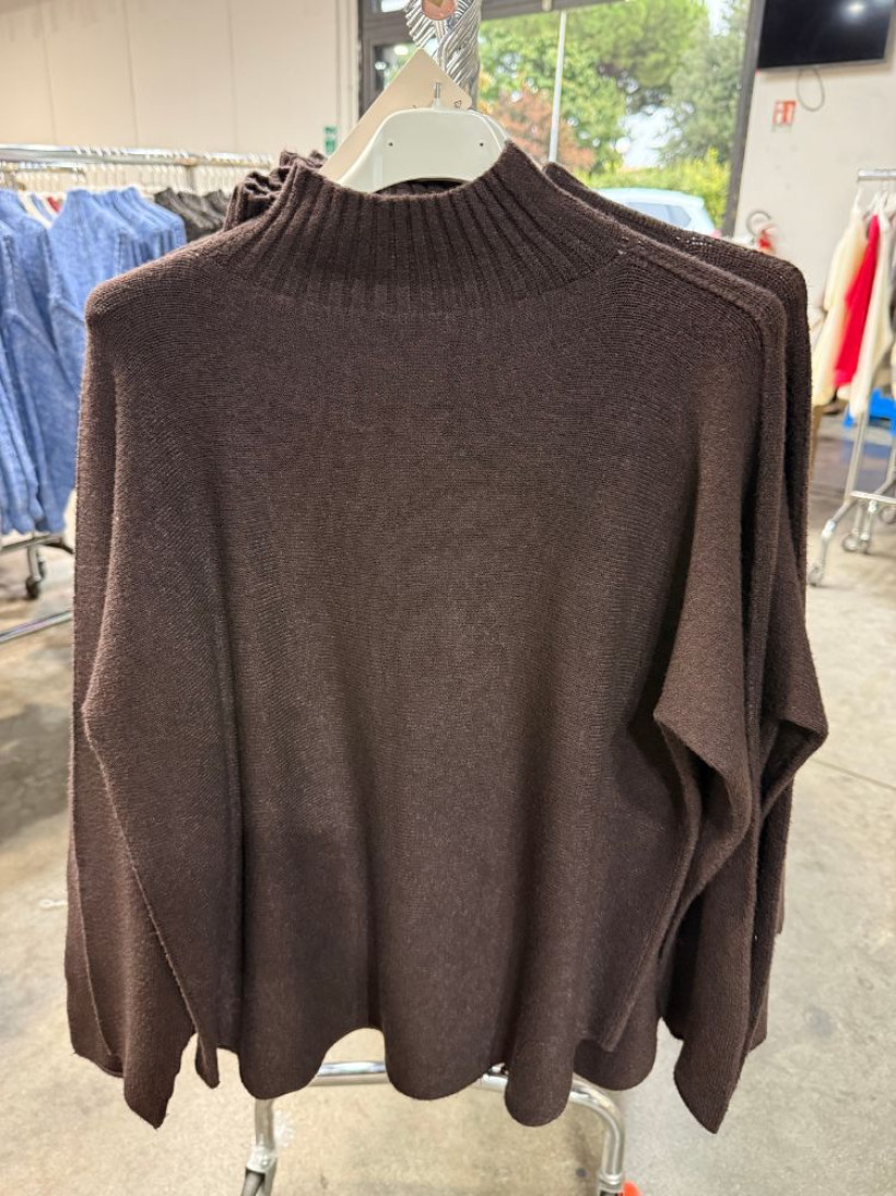 Sweter Włoski z półgolfem brązowy