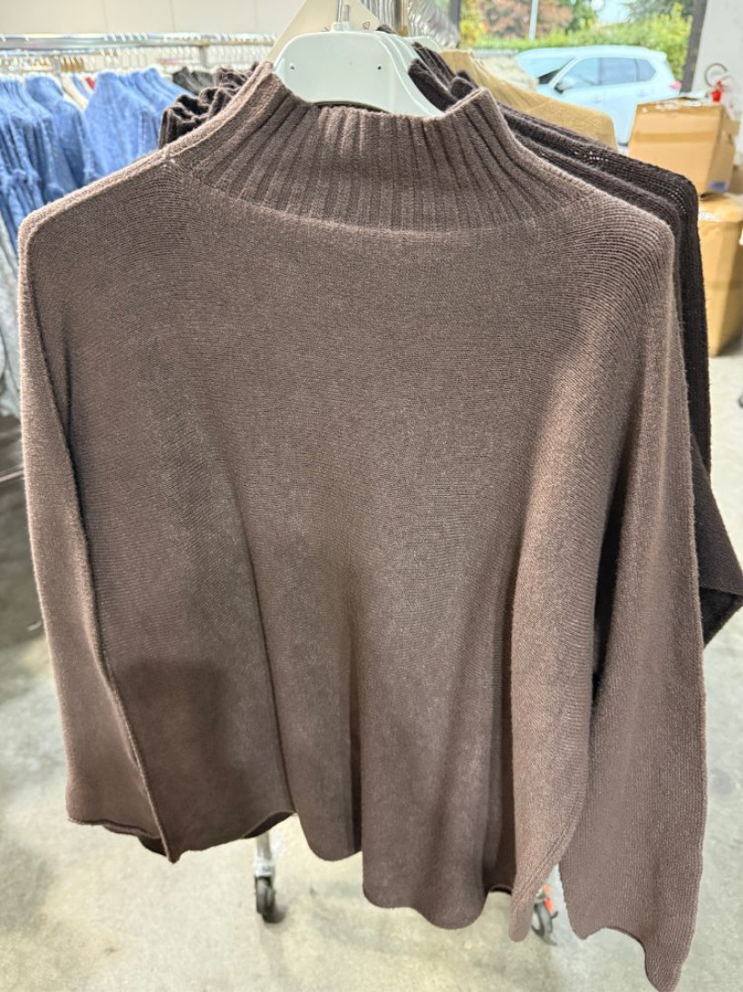 Sweter Włoski z półgolfem fango