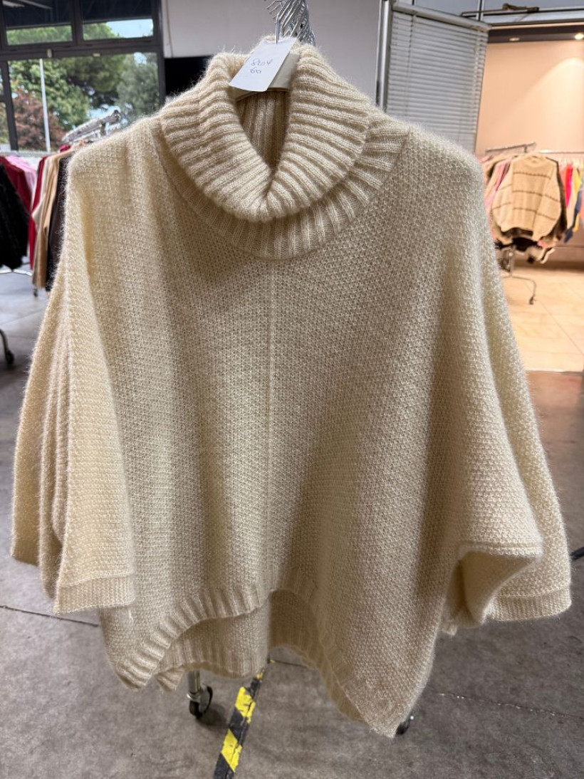 Sweter włoski „SOFT LUXE” z golfem beżowy