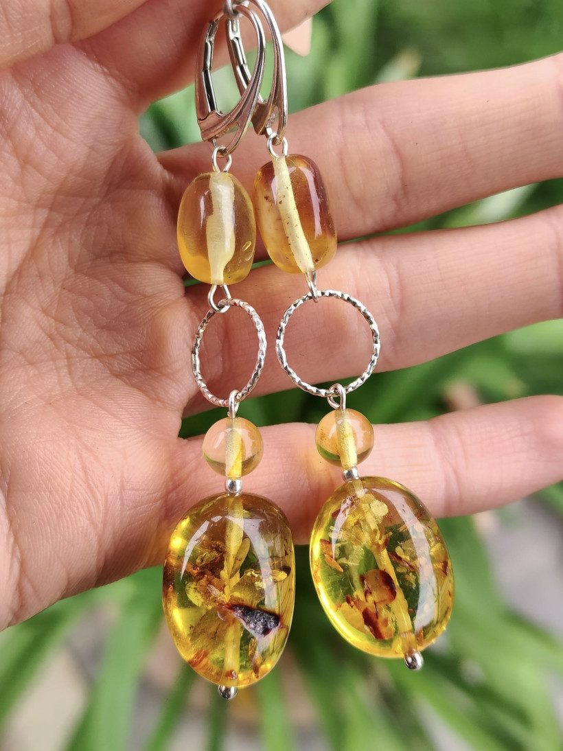 Wyjątkowe kolczyki z naturalnego bursztynu bałtyckiego – ręcznie robiona biżuteria boho z prawdziwego srebra