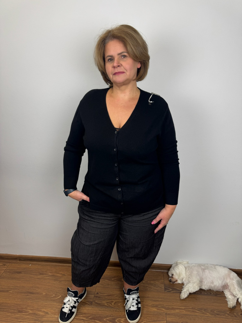 Sweter zapinany na guziki w serek - rozm. l/xl - 5002 - czarny