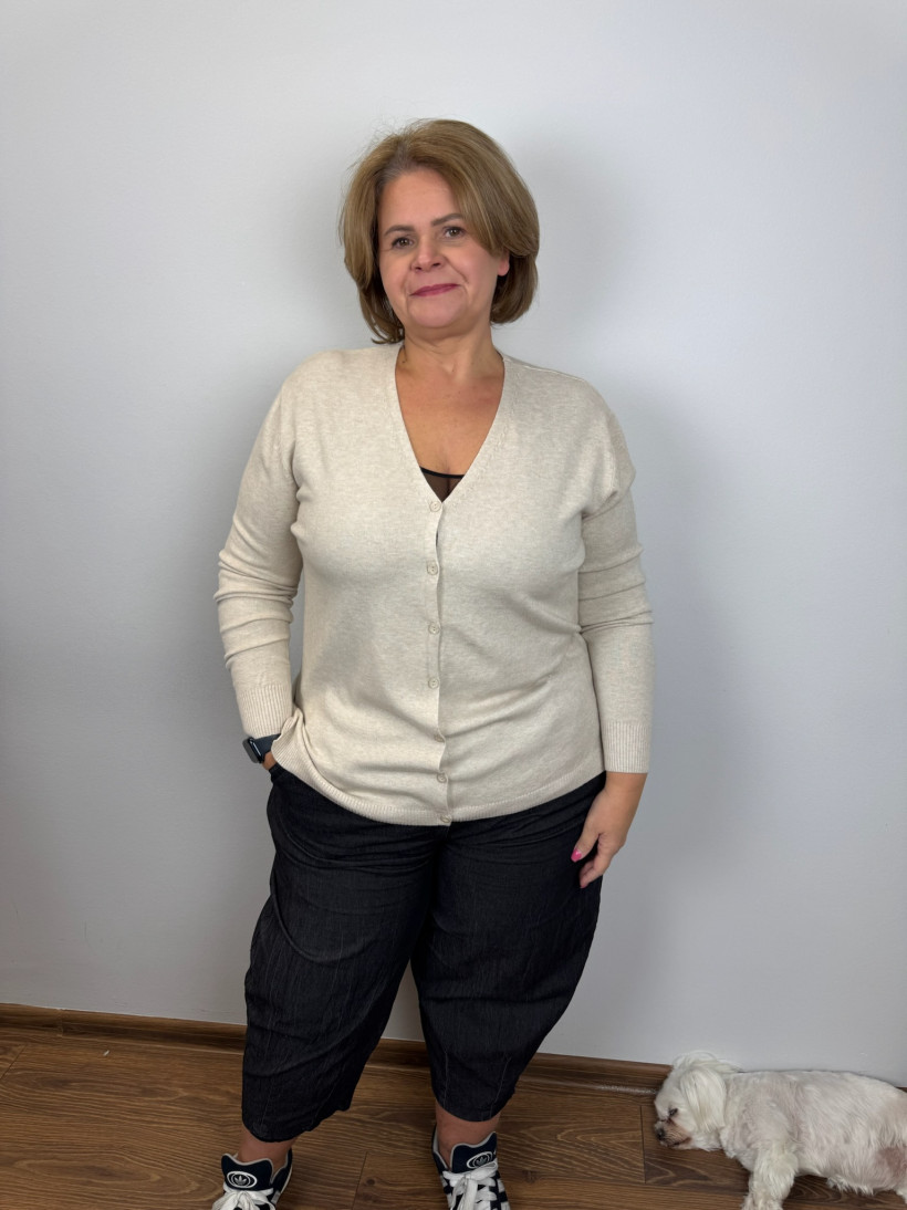 Sweter zapinany na guziki w serek - rozm. 2xl/3xl  - 5002 - beż