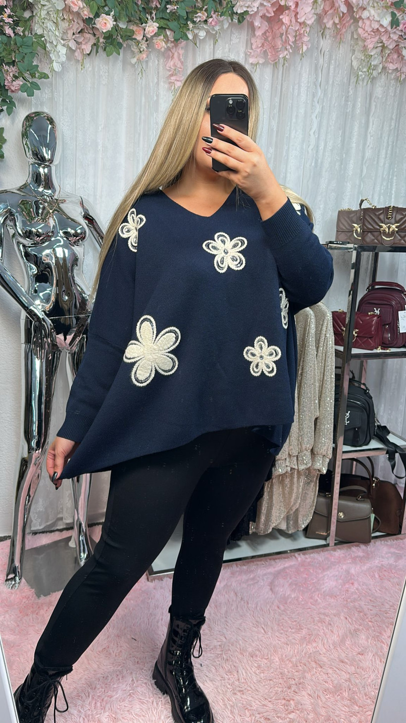 J9873 Sweter oversize z  kwiatami w cyrkonie Granat (4)