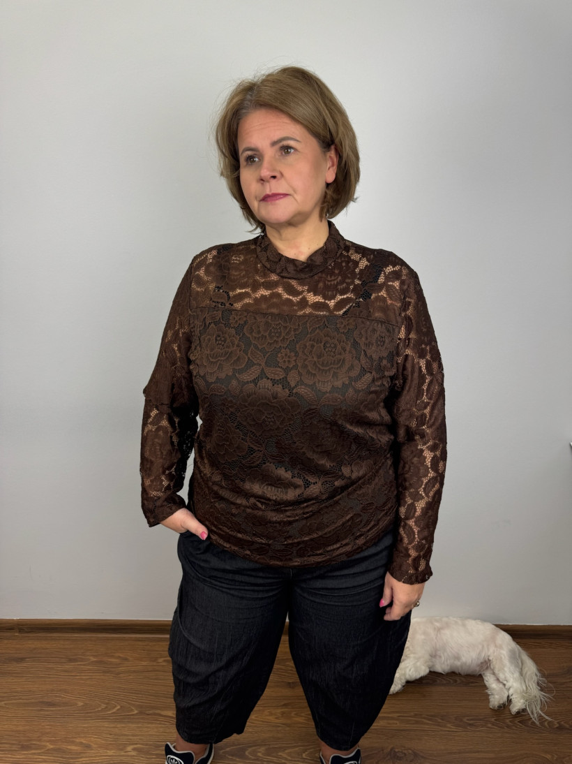 Bluzka gipiurowa jednokolorowa na podszewce - 8414 - czekoladowa