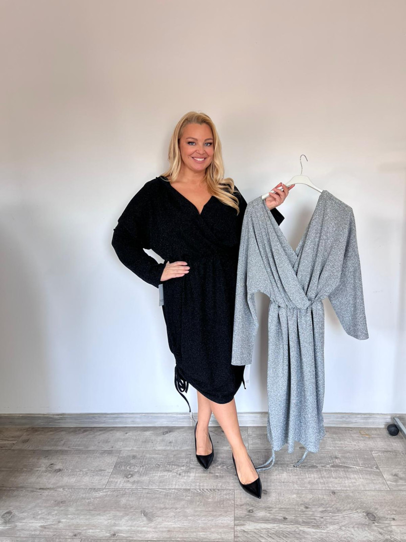 Sukienka plus size z połyskującym brokatem