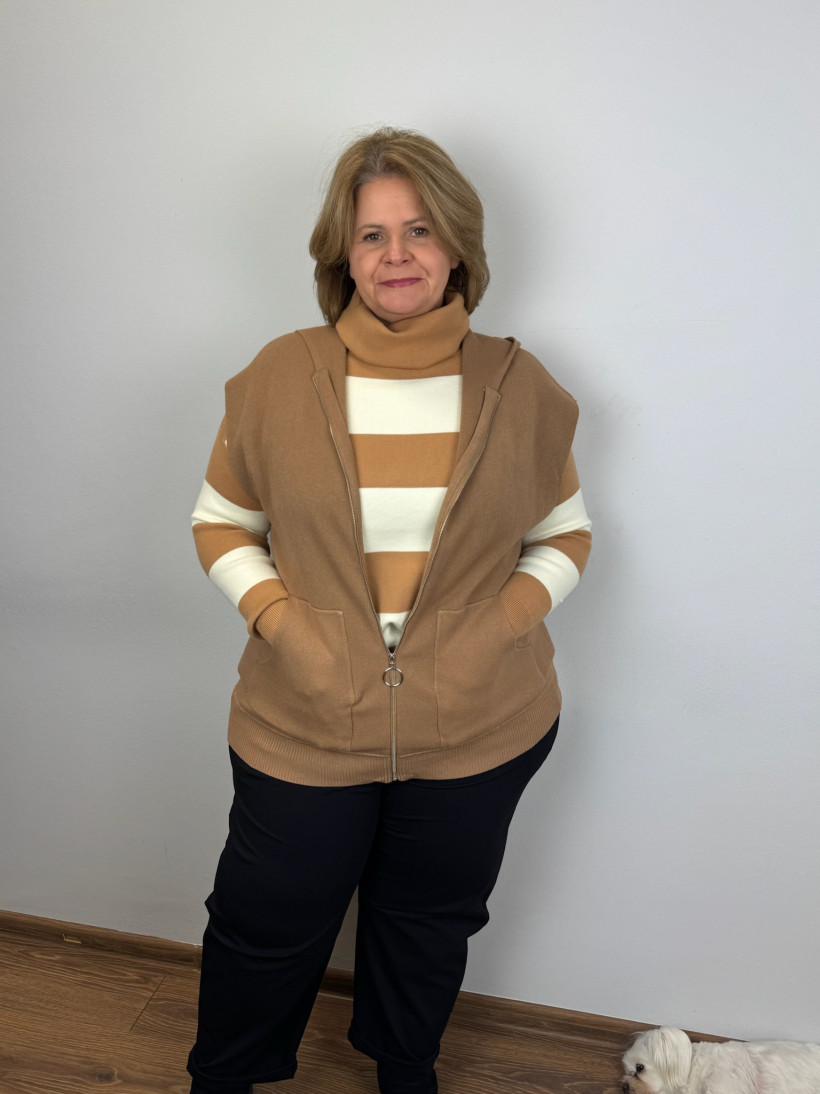 Kamizelka sweterkowa z kapucą zapinana na zamek - (m/l, xl/2xl) - 6526 - karmel