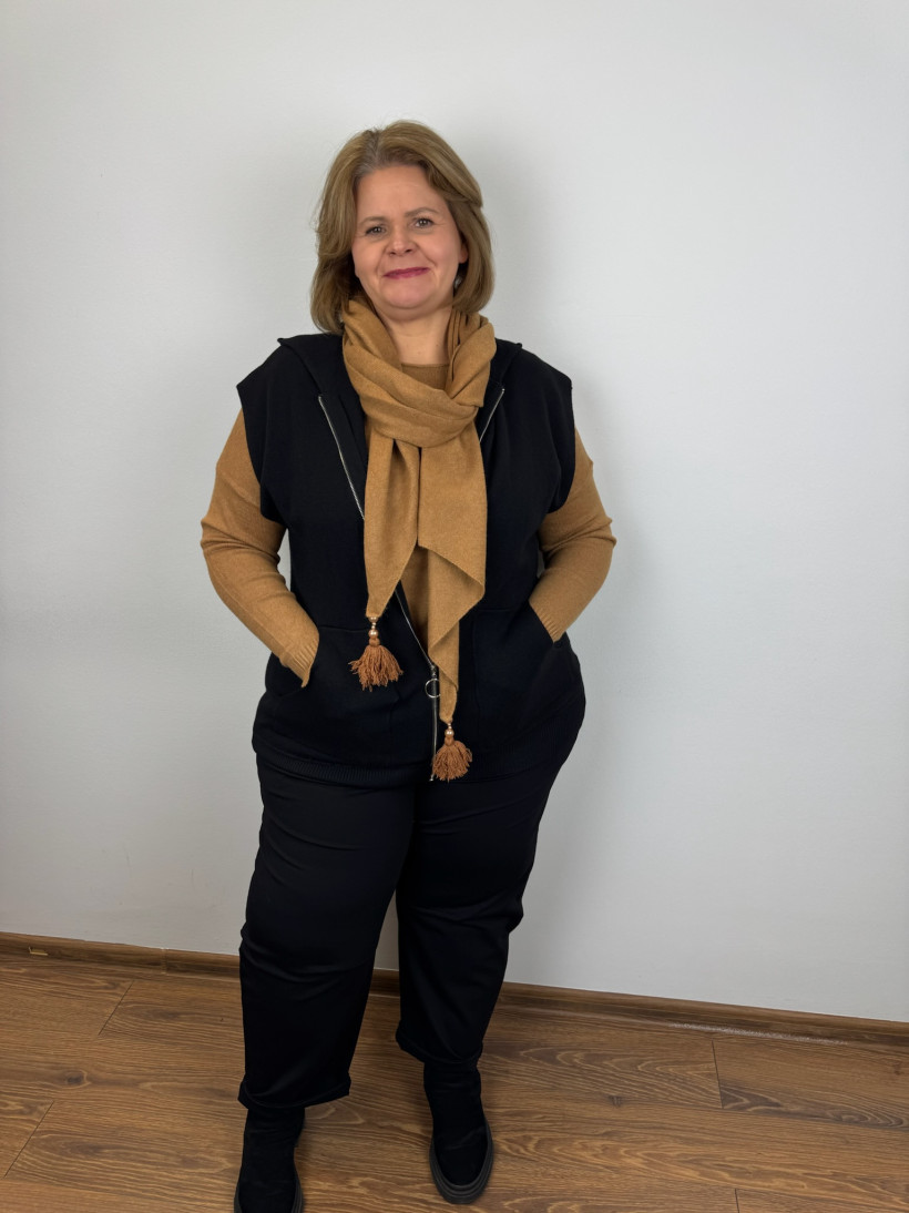 Kamizelka sweterkowa z kapucą zapinana na zamek - (m/l, xl/2xl) - 6526 - czarna