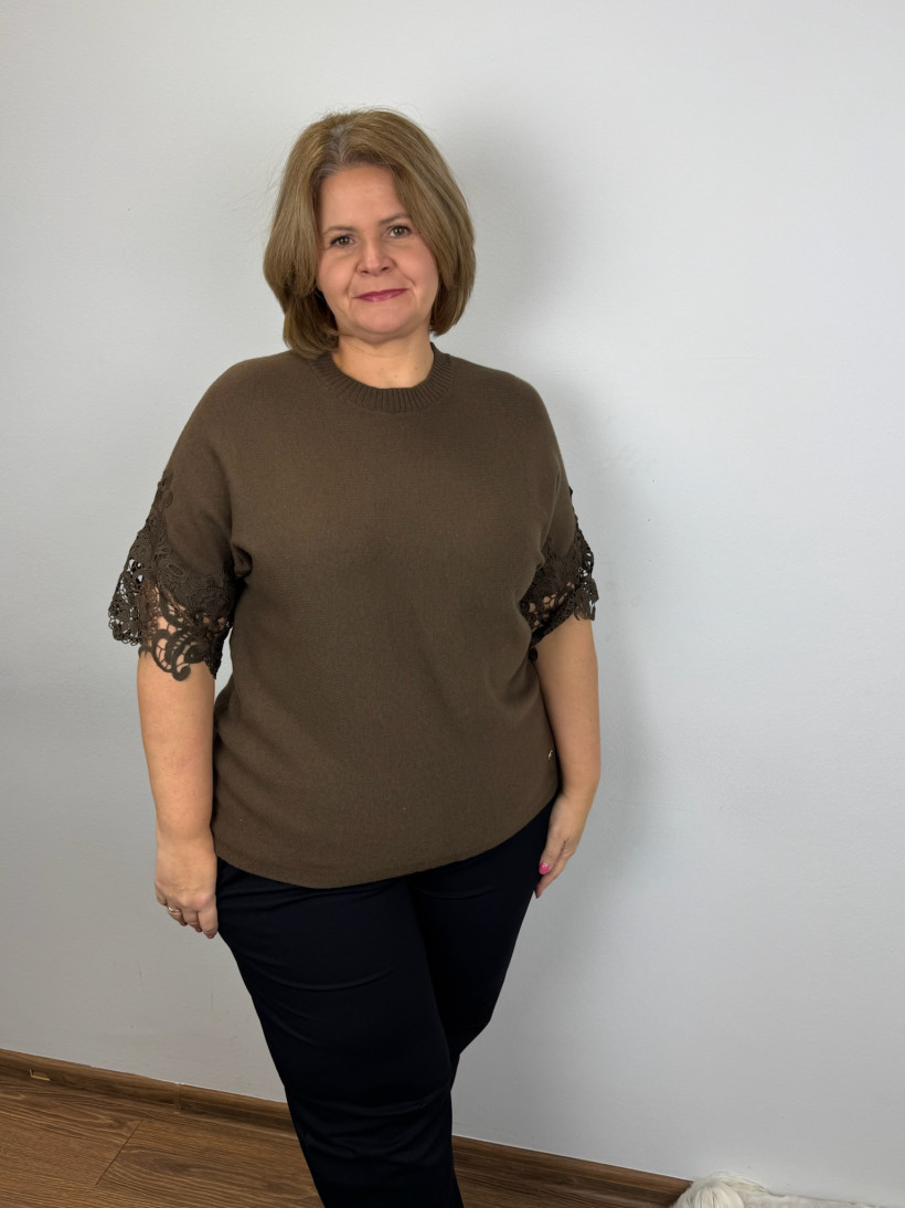 Sweter z krótszym gipiurowym rękawem - (m/l, xl/2xl) - 9817 - czekolada
