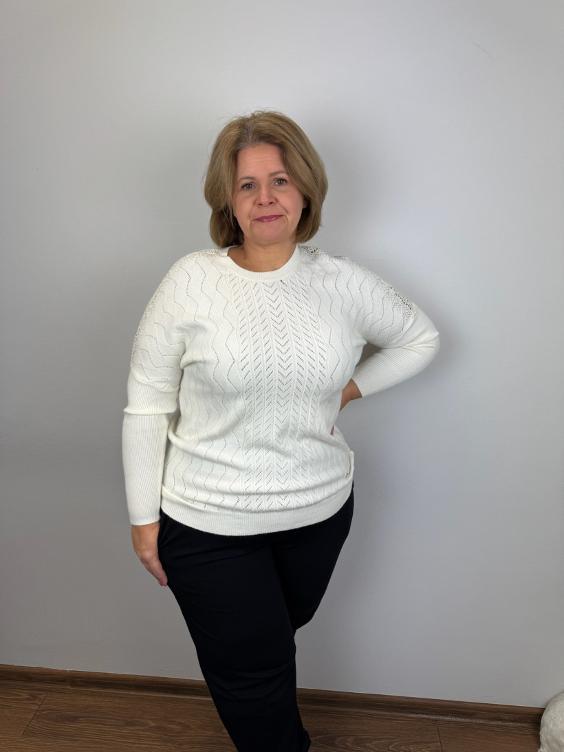 Sweter ażurowe ramione, wytłaczany wzór - (m/l, xl/2xl) - 7306 - śmietankowy