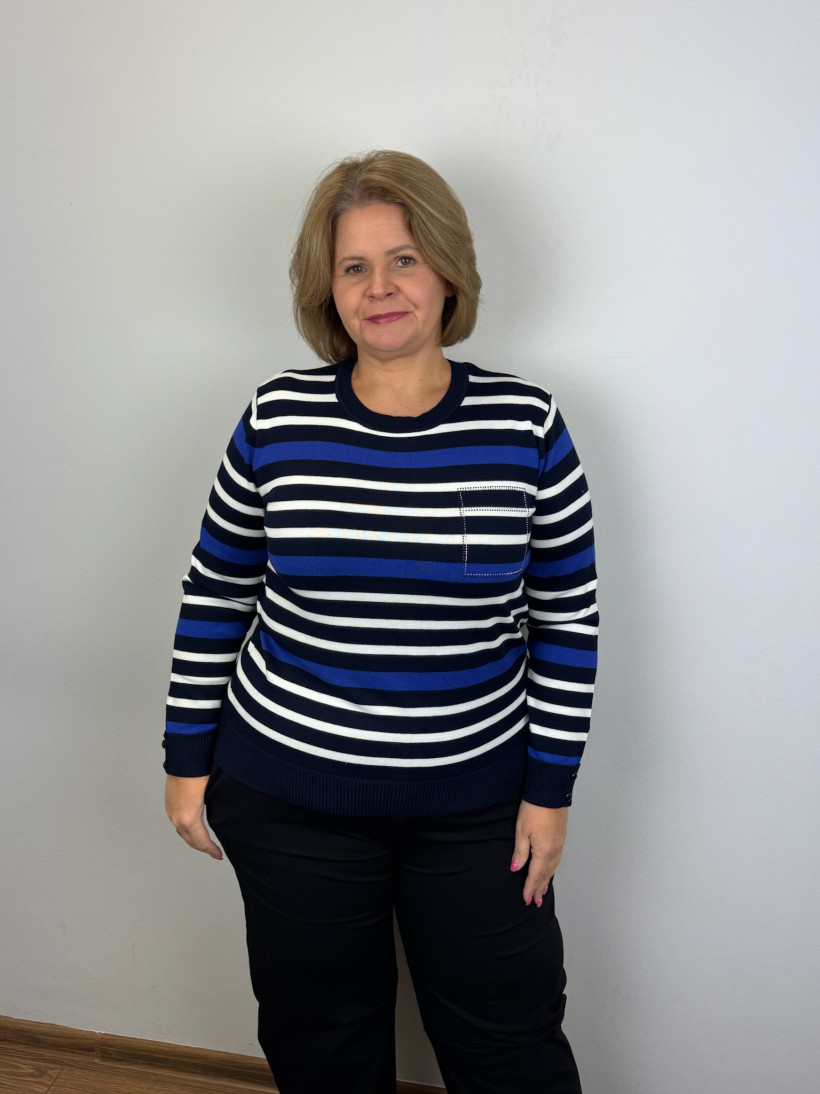 Sweterek w paski, guziczki przy rękawie - (m/l, xl/2xl) - 7627 - chaber