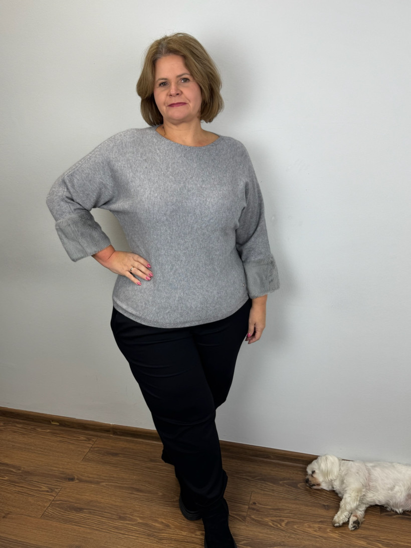 Sweter z futerkowym wykończeniem rękawa - (m/l, xl/2xl) - 9821 - popiel