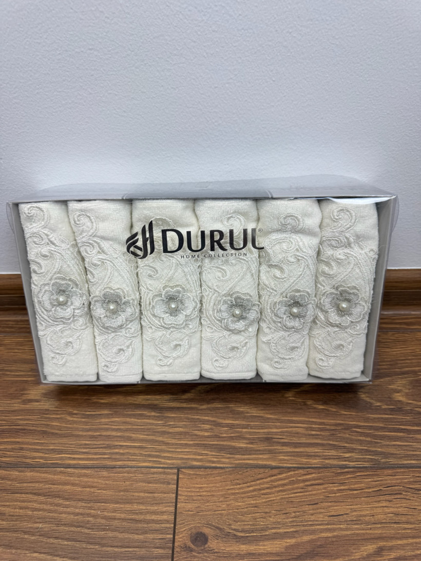 Ręczniczki w pudełku z róża z gipiury - 13192 - śmietankowe