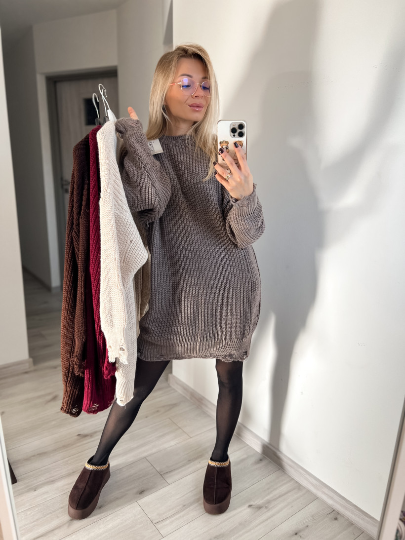 Sukienka sweterkowa dziurawiec 