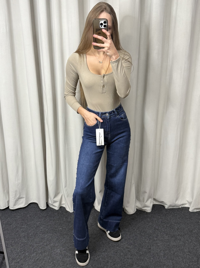 Ciemne jeansy ze wstawkami