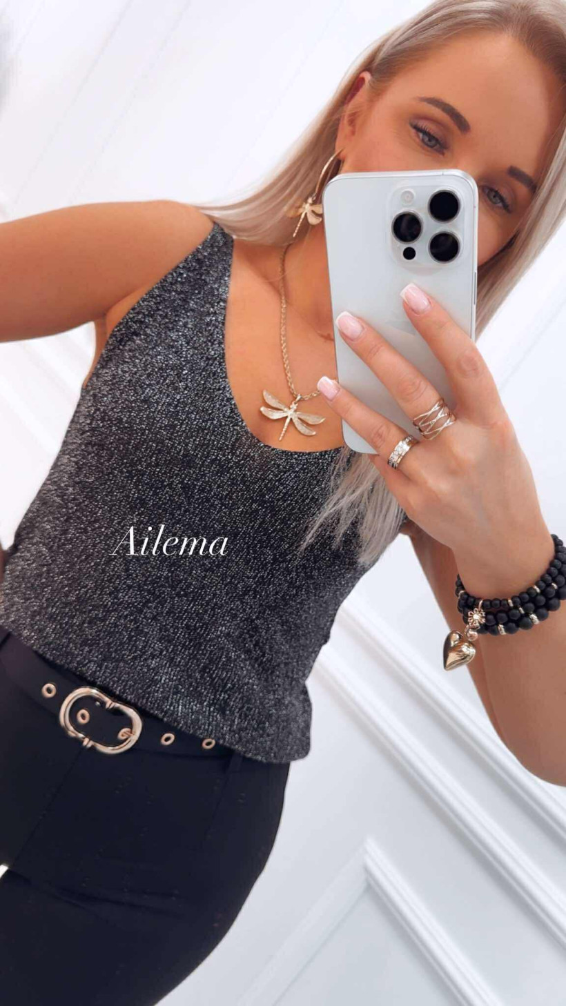 Top z błyszczącą nitką 8005