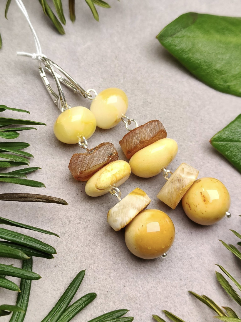 Ręcznie robione kolczyki z bursztynu bałtyckiego – mleczny, żółty i brązowy bursztyn, srebro 925