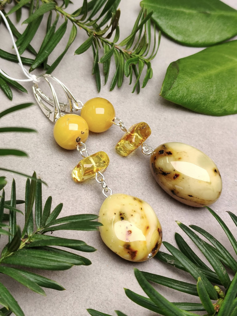 Kolczyki wiszące z bursztynem bałtyckim, żółte i mleczne, srebro 925 – unikatowa biżuteria handmade