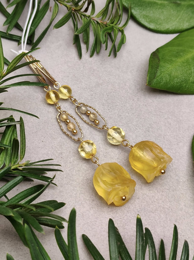 Złote kolczyki z bursztynem w kształcie kwiatu, ręcznie rzeźbione