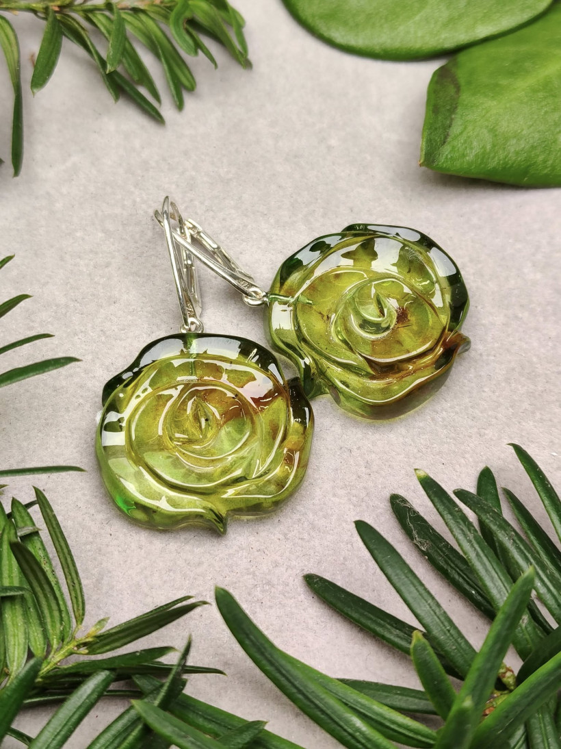 Kolczyki z zielonego bursztynu w kształcie róży na srebrze 925 