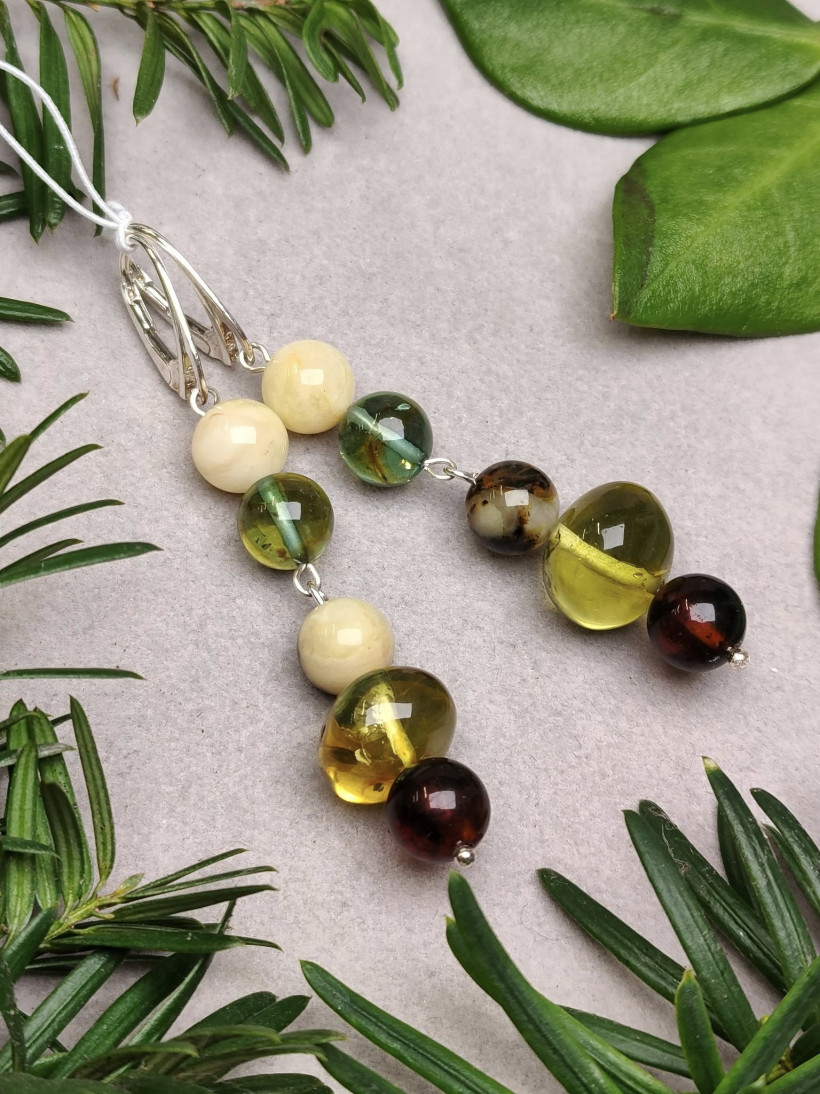 Kolczyki z naturalnego bursztynu bałtyckiego w kulkach – multikolor, srebro 925