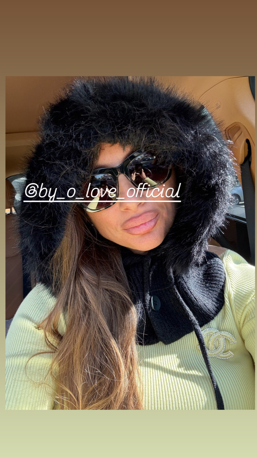 Nowa damska  czapka w typie Balaclava czarny Aura guziki