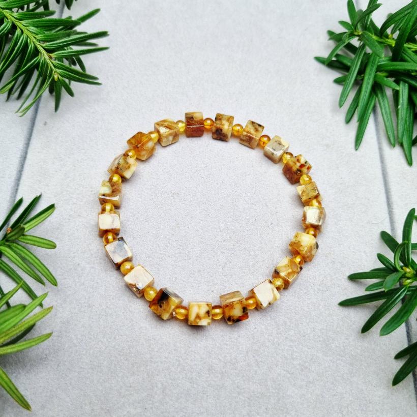 Bransoletka z kostek bursztynu bałtyckiego – elegancka, naturalna biżuteria
