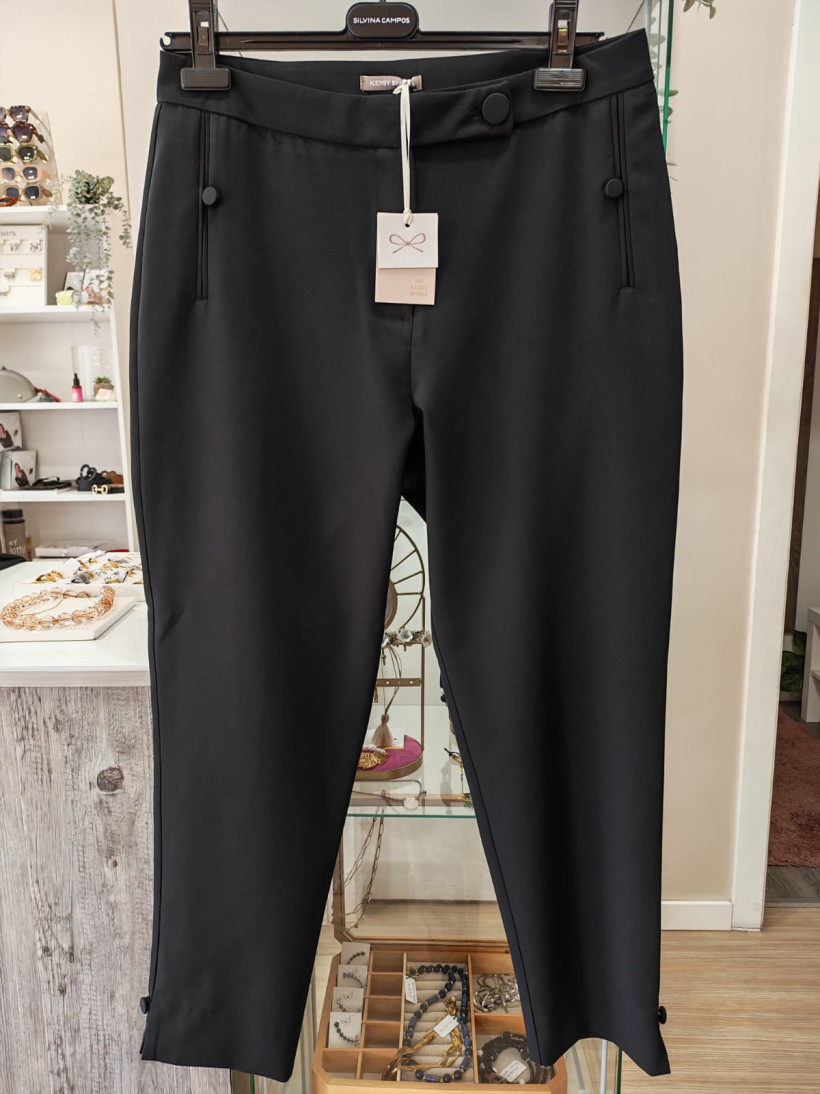 Calça corte clássico preto Kensy Byanna