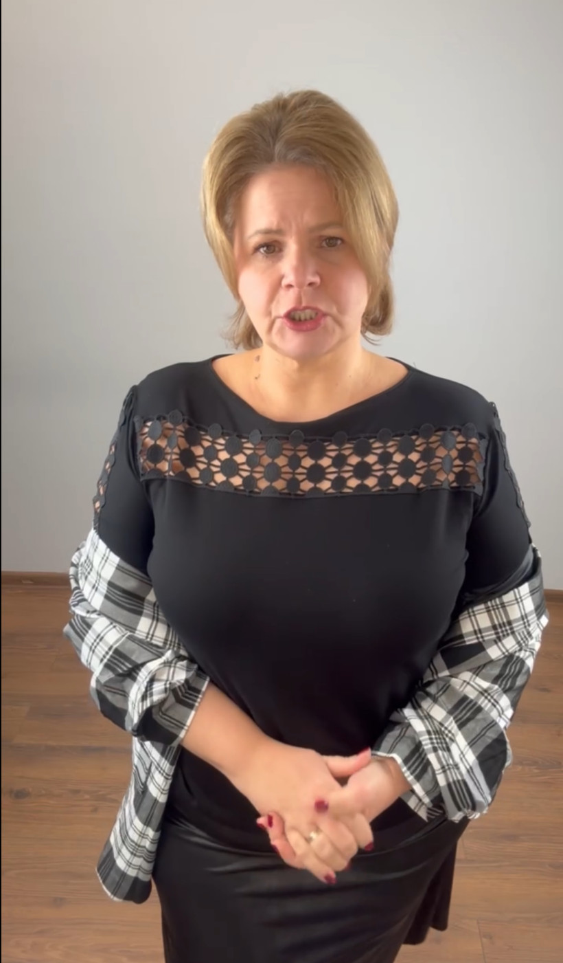 Bluzka gipiura na dekoldzie i ramionach - tz - rozm.1 - 52 - 13211 - czarna