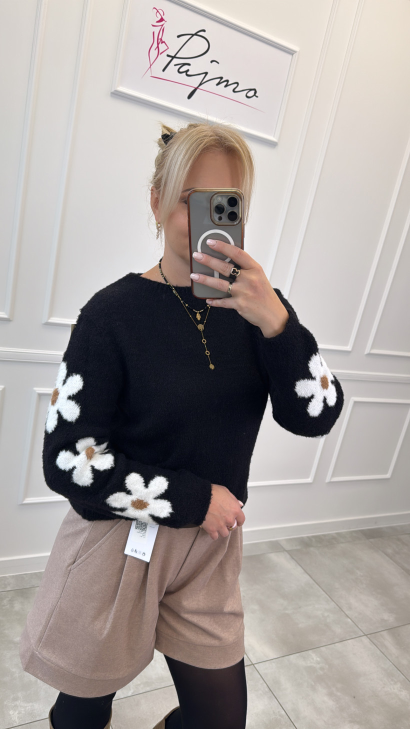Sweter kwiaty na rękawie 13941
