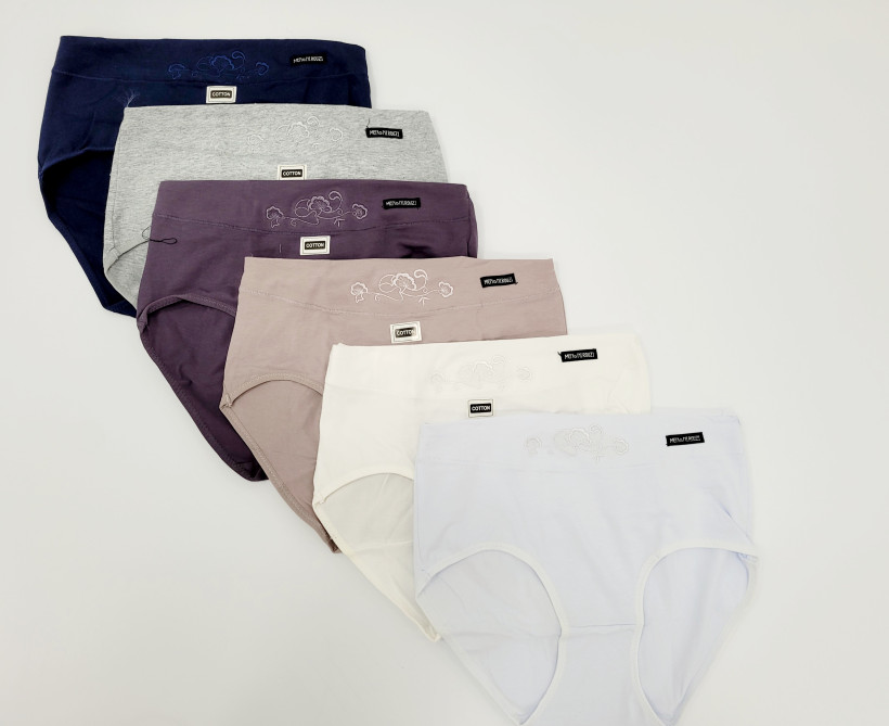 Majtki bawełniane 8823 wyszywane kwiaty na pasie 