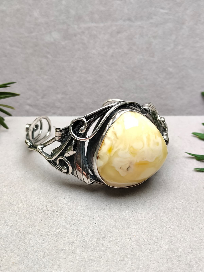 Unikatowa bransoletka z mlecznego bursztynu bałtyckiego i srebra 925, ręcznie robiona, artystyczna biżuteria, prezent dla niej