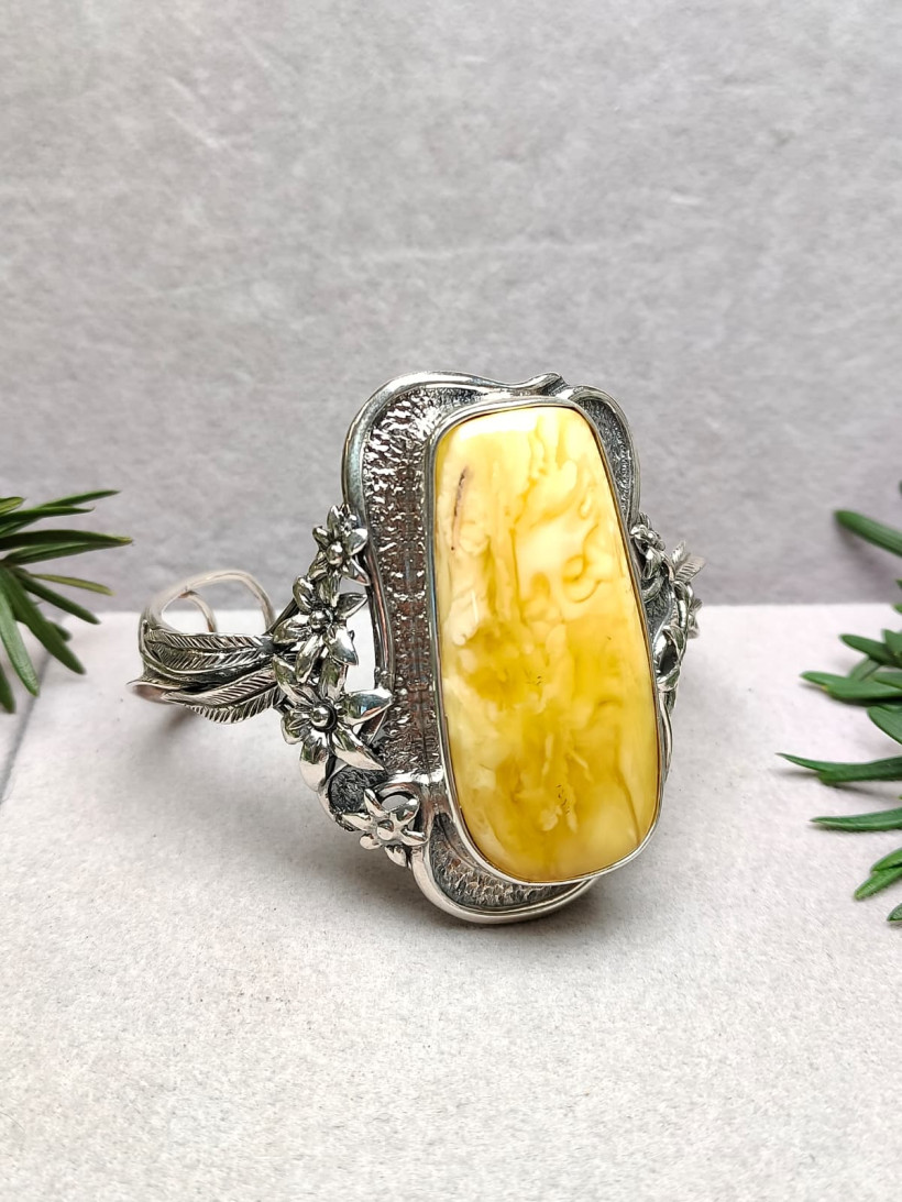 Ekskluzywna Bransoletka z Białego Bursztynu Bałtyckiego i Srebra 925 – Kwiatowa, Ręcznie Wykonana, Unikatowa Biżuteria z Polski