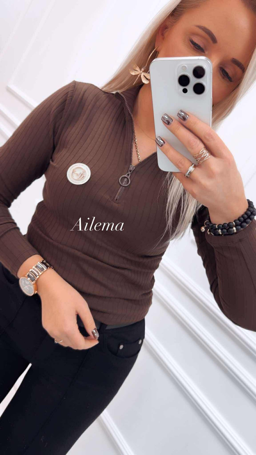 Bluzka HDM H5877 gruby prążek, dekolt zasuwany na zamek, ozdobna broszka